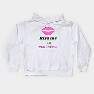 Kiss me, I am vaccinated in black and light pink Kids Hoodie